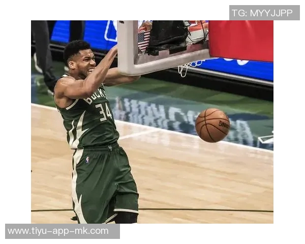 字母哥半场火力全开18分罚球命中率高暴扣两次震撼全场