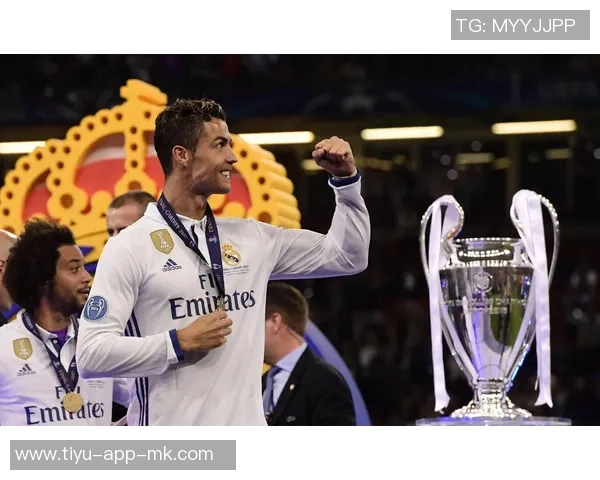 菲利克斯外脚背传球精准C罗鱼跃冲顶遗憾被扑出