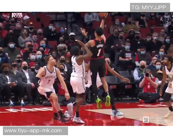 哈登三分球失误引发场下笑声马卡与弩机默契互动引发关注 哈登三分球失误引发场下笑声马卡与弩机默契互动引发关注