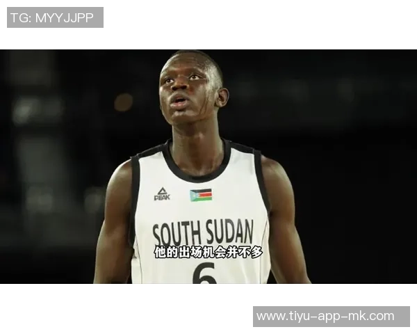 马卢阿奇篮下强势接球转身进攻成功完成21精彩瞬间 马卢阿奇篮下强势接球转身进攻成功完成21精彩瞬间